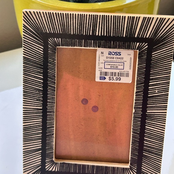 Modern Black and White Photo Frame - Picture 5 of 6